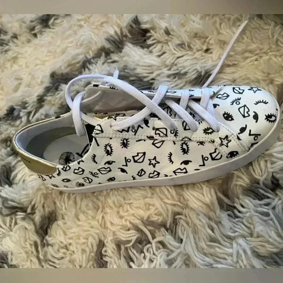 OTBT NEW leather eyes lips all over sneaker casual shoe pattern Size 9.5 NWT - Picture 6 of 6